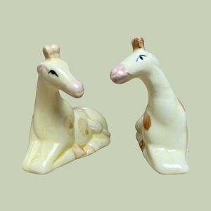 Vintage Ceramic Giraffe Salt & Pepper Shakers 2" Tall Japan Zoo MCM